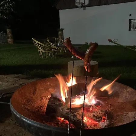 Pod Uwalonym Debem *