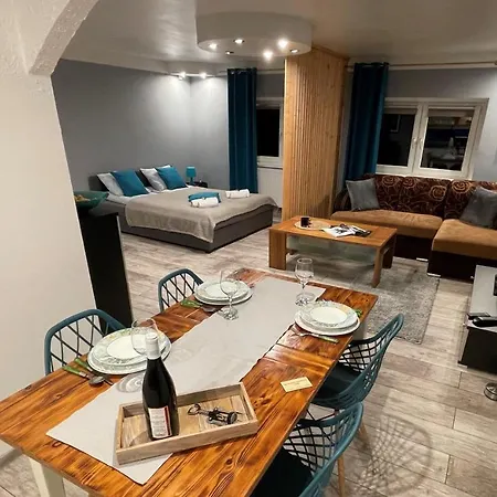 Pod Uwalonym Debem Apartamento *
