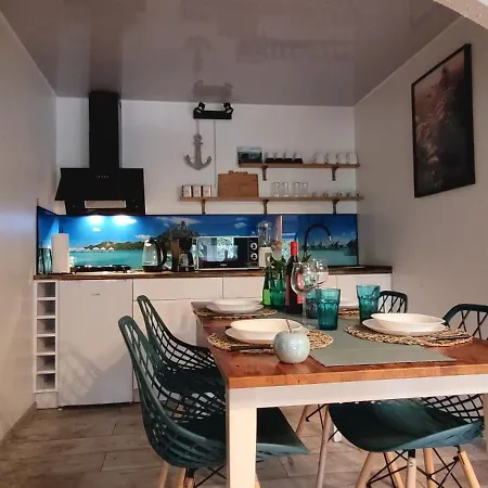 شقة Pod Uwalonym Debem *