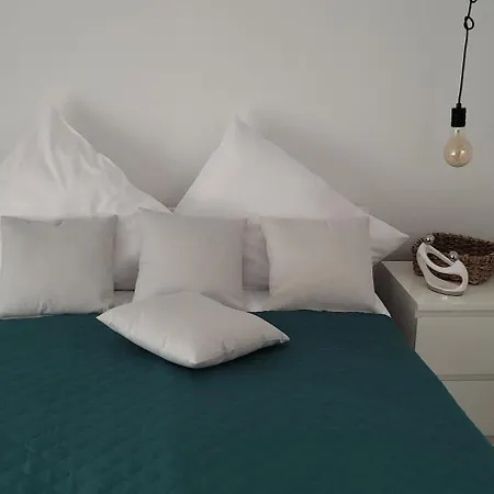 Pod Uwalonym Debem *