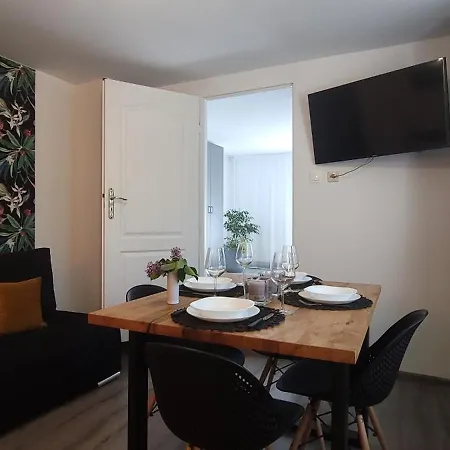 Апартаменты Pod Uwalonym Debem Jezow Sudecki