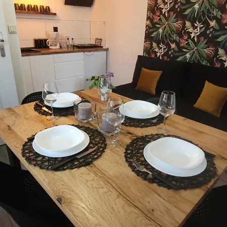 Pod Uwalonym Debem *