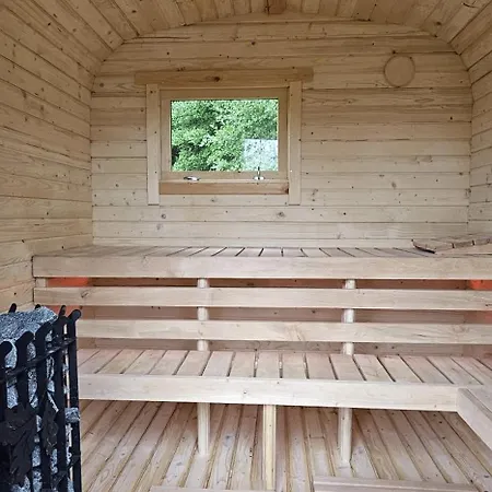 Apartment Pod Uwalonym Debem *