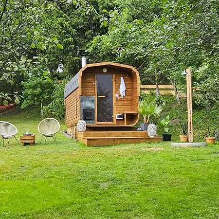 Pod Uwalonym Debem Апартаменты *