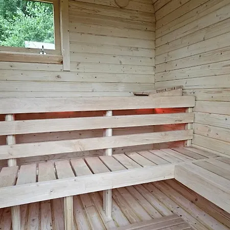 Pod Uwalonym Debem Apartment