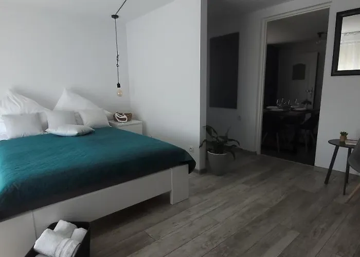 Pod Uwalonym Debem Apartment