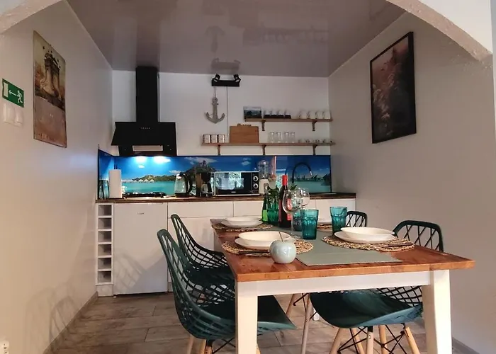 Apartment Pod Uwalonym Debem *