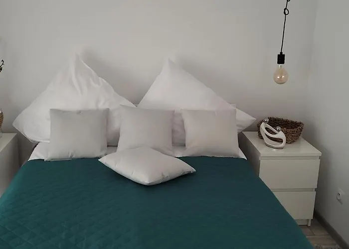 Pod Uwalonym Debem *