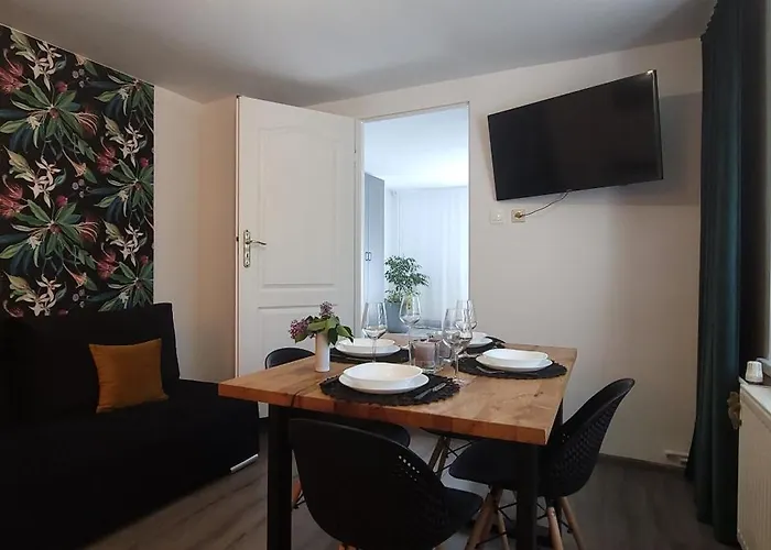 Apartment Pod Uwalonym Debem Jezow Sudecki