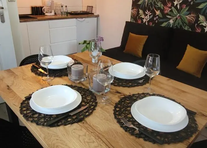 Pod Uwalonym Debem *