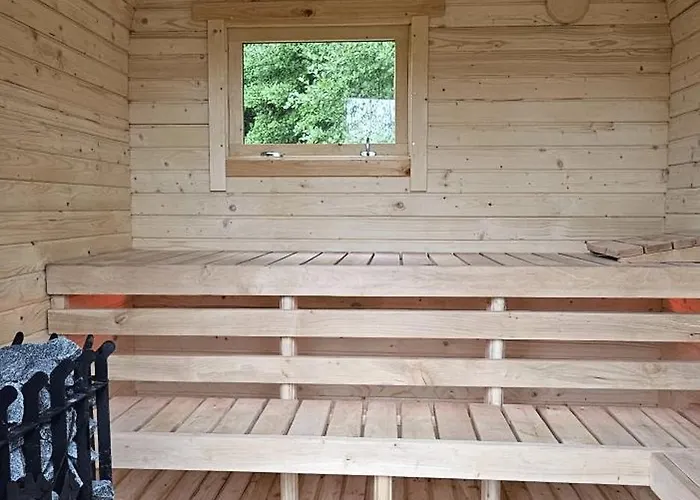 Apartment Pod Uwalonym Debem *